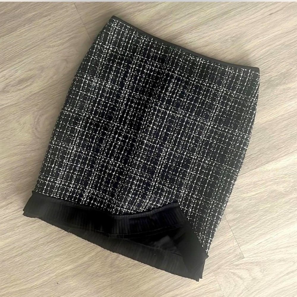 WHITE HOUSE BLACK MARKET BLACK + WHITE TWEED SKIRT, 2